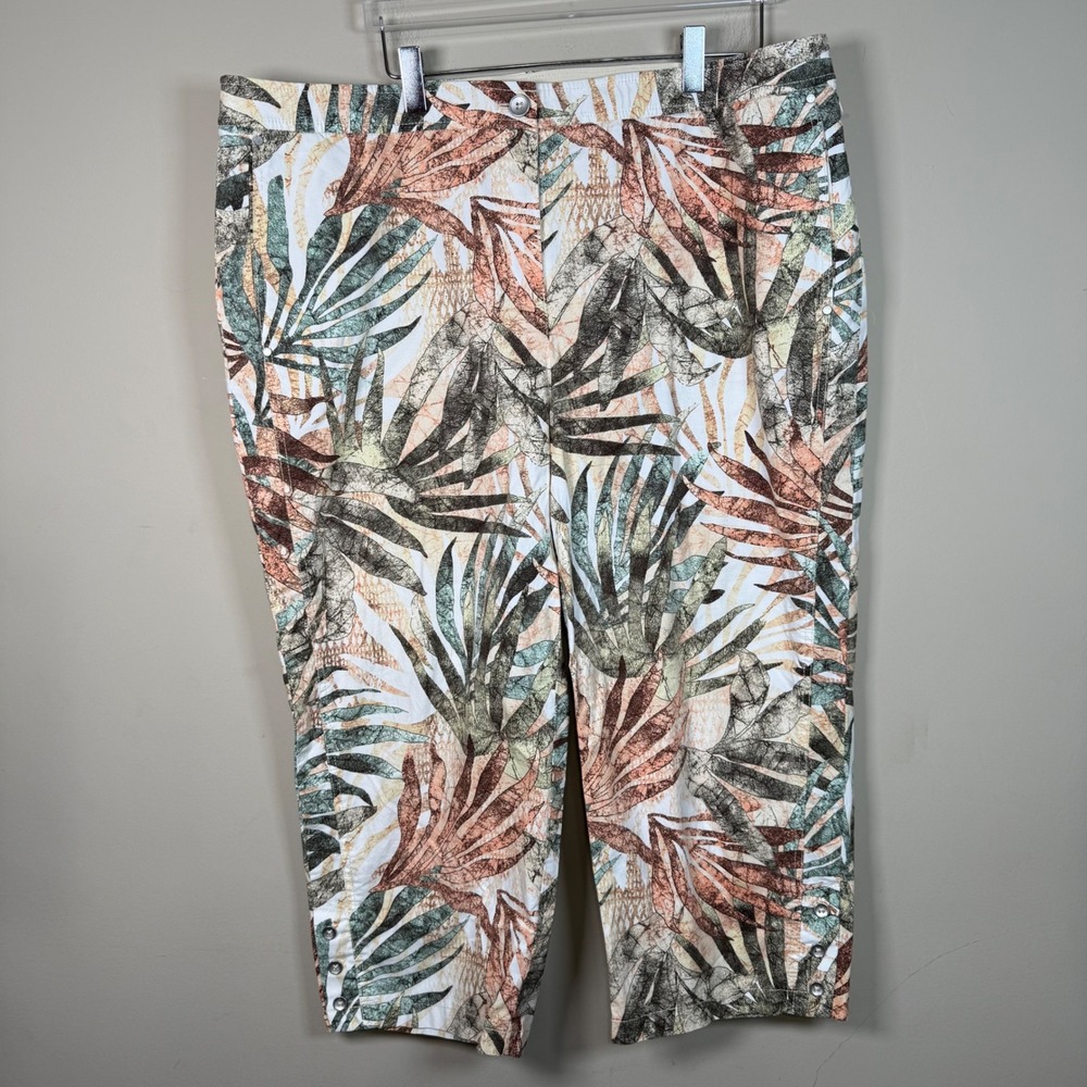 Chico's Fitigues Batik Print Capri Crop Pants Tropical Leaf Stretch Size 3